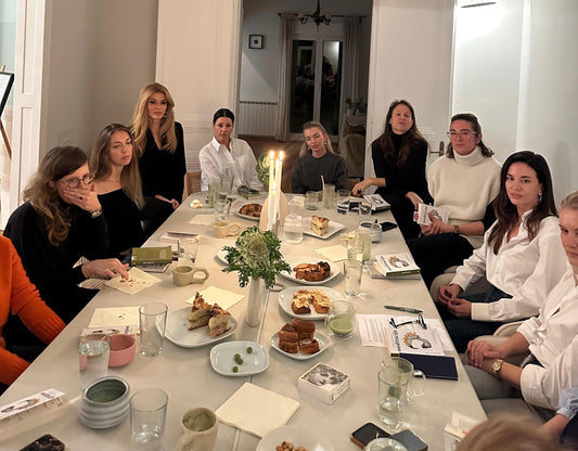 Meditations: Learning to Live from Marcus Aurelius in a World that Constantly Tests Our Strength