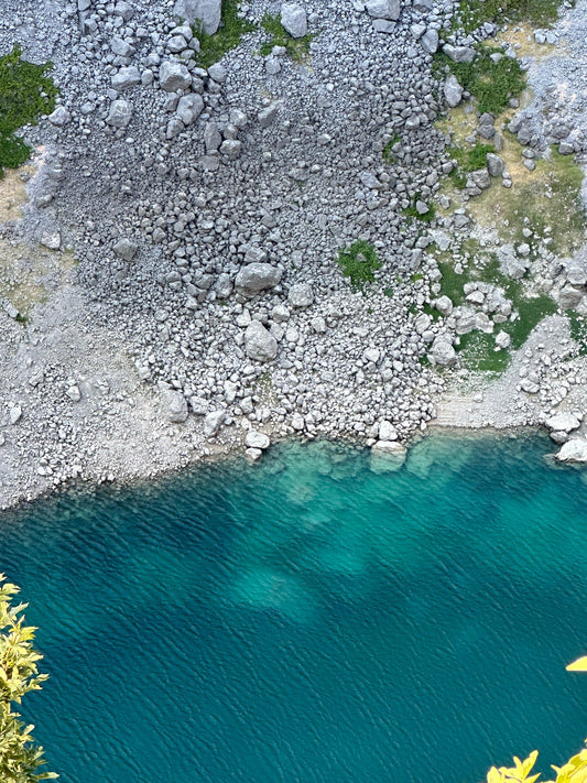 Have you heard of "Blue Mind Theory"? The Wellbeing Practice Where Water Takes the Lead